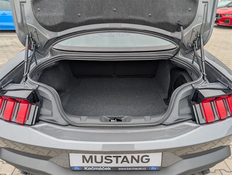 Ford Mustang (2026) V8 GT, Fastback, 5.0 GT 328 kW - fotka 10 z 26