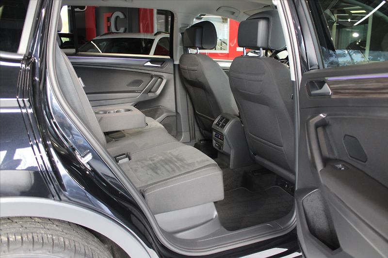 Volkswagen Tiguan Allspace TSi 180kW DSG 4Motion - fotka 27 z 33
