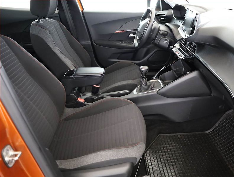 Peugeot 2008 (2022) 1.2 PureTech, Tempomat - fotka 7 z 15