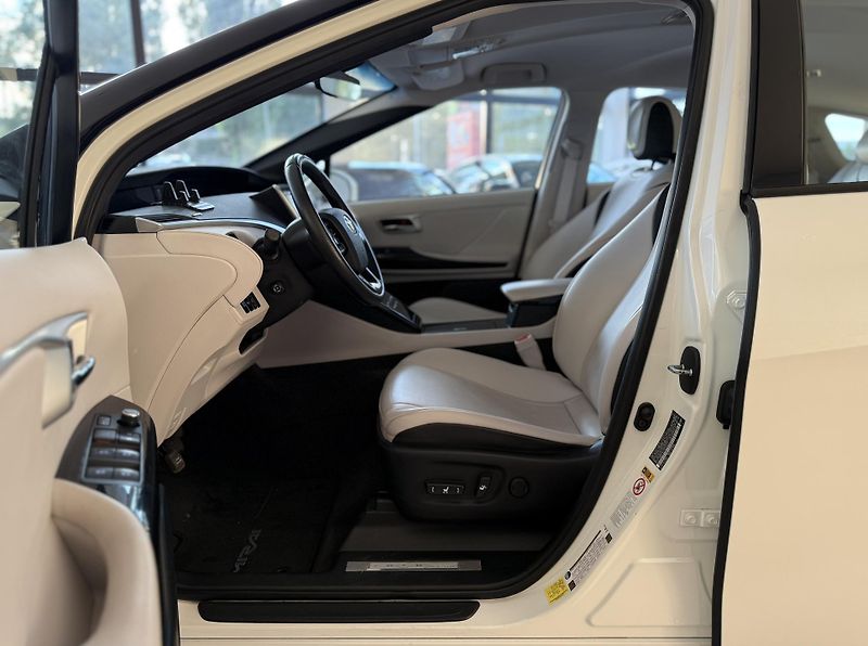 Toyota Mirai (2017) - fotka 11 z 23