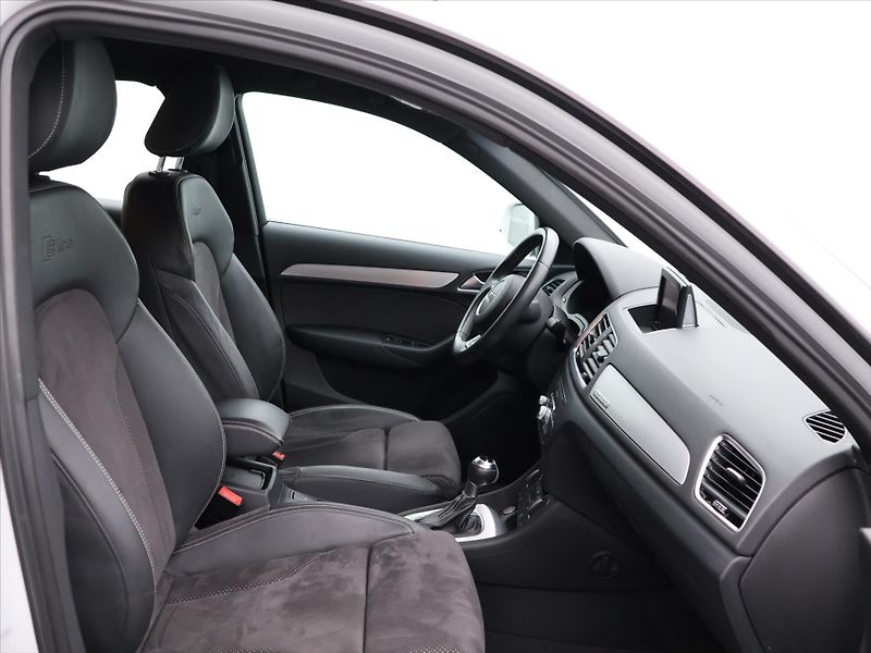 Audi Q3 2,0 TFSI 162kW quattro S-Line - fotka 12 z 37