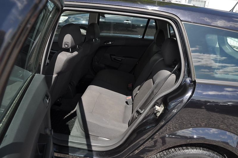 Opel Astra 1.4i 66kW KOMBI - fotka 7 z 14