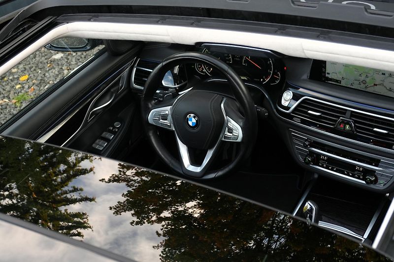 BMW Řada 7 740d xDrive, Laser, Ventilace - fotka 42 z 42