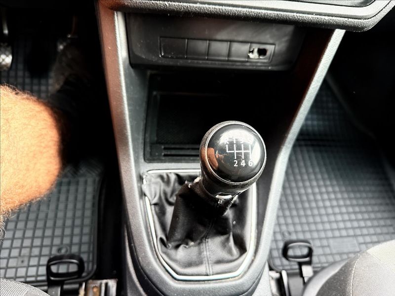 Volkswagen Caddy 2,0 TDi MAXI - fotka 14 z 32