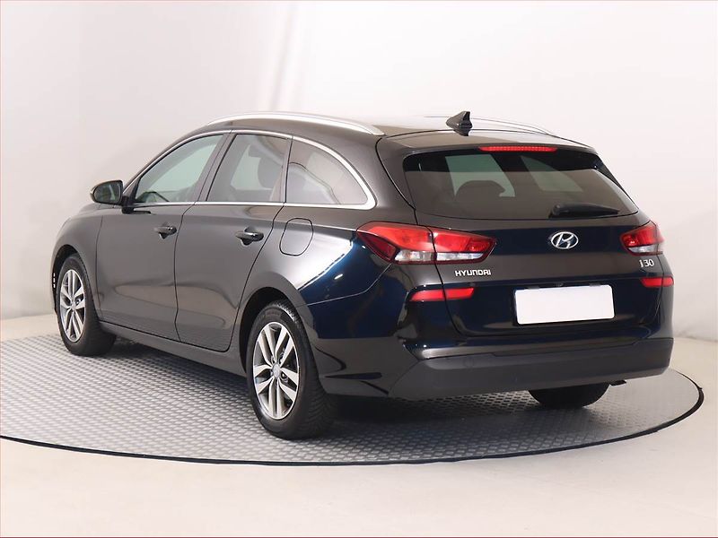 Hyundai i30 (2020) Family 1.6 CRDi, Serv.kniha - fotka 4 z 18