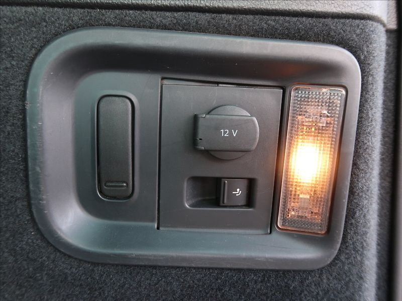 Volkswagen Sharan 2,0 TDi,110kW,7míst,tažné - fotka 30 z 32