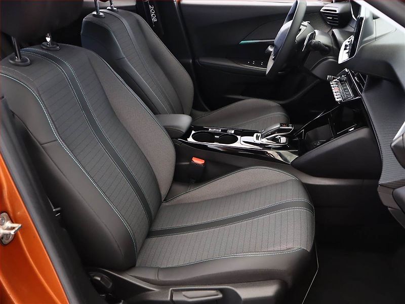 Peugeot 2008 (2021) 1.2 PureTech, Automat - fotka 7 z 17