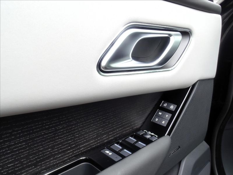 Land Rover Range Rover Velar 3,0 D300 DYNAMIC SE AWD - fotka 8 z 30