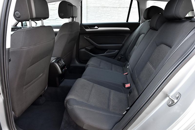 Volkswagen Passat 2.0 TDi CR DSG COMFORTLINE, TZ - fotka 34 z 50