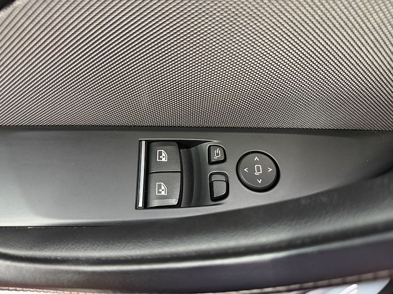 BMW M8 M850 xDrive M-SPORT, H&K, HUD, - fotka 33 z 36