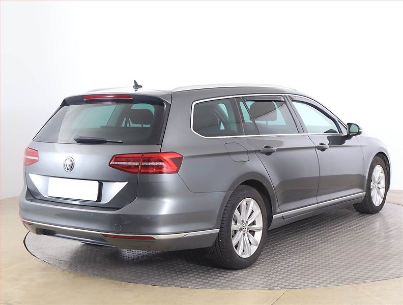 Volkswagen Passat (2016) 2.0 TDI, Automat, Navi - fotka 5 z 19