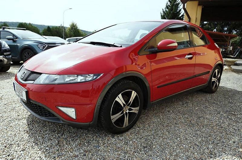 Honda Civic (2011) 1,4i- Vtec 73 kW - fotka 8 z 27