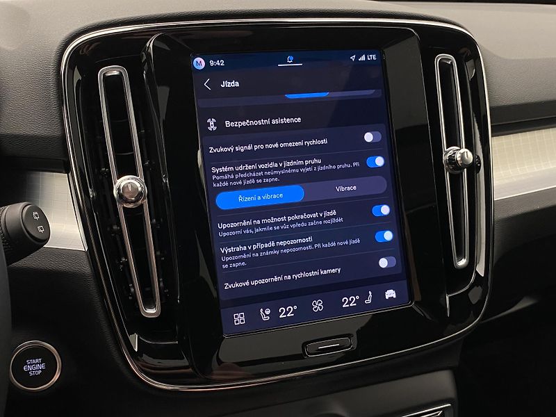 Volvo XC40 (2026) B3 AUT DARK ULTRA  - fotka 46 z 61
