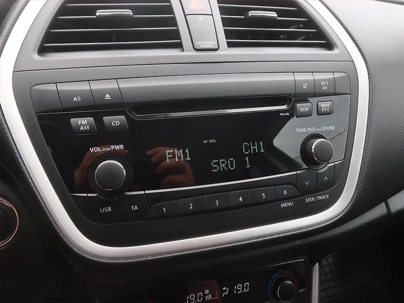 Suzuki SX4 S-Cross (2013) Premium 1.6 VVT AllGrip, 4X4 - fotka 13 z 18