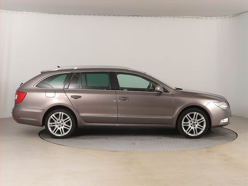 Škoda Superb (2010) 2.0 TDI, Automat, Navi, Xenony - fotka 6 z 15