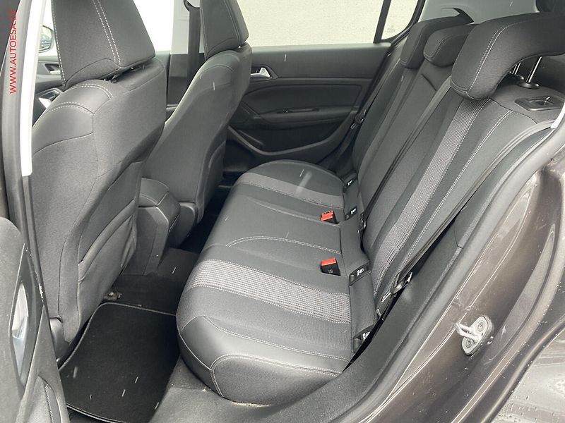 Peugeot 308 (2020) 1.2 PT, Allure, navi, panor - fotka 10 z 18