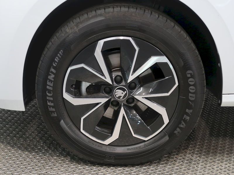 Škoda Kamiq (2025) TOP SELECTION 1.0TSI 85KW - fotka 12 z 41