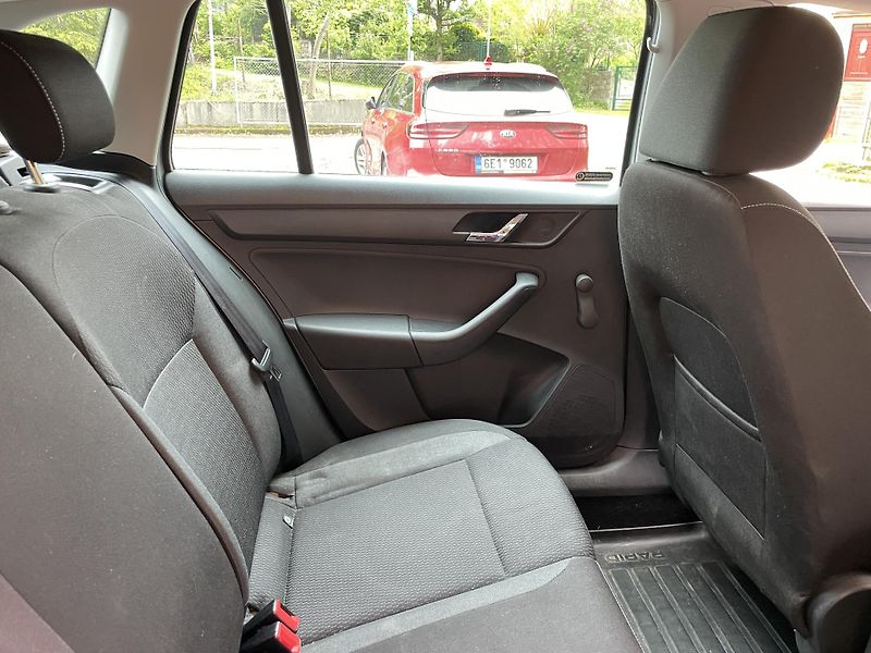Škoda Rapid (2015) Spaceback 1.6 TDI 66kw - fotka 14 z 17