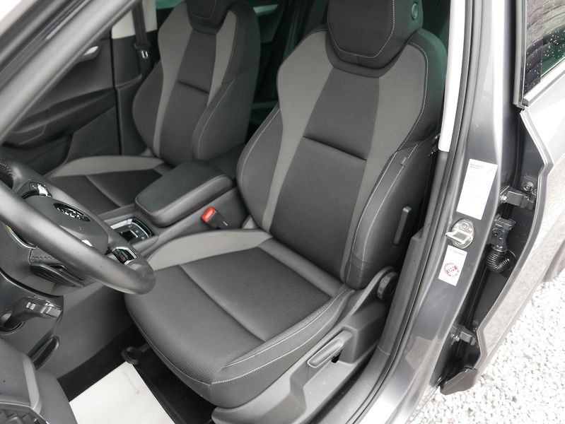 Škoda Karoq 2,0 TDI Tour 4x4 Automat - fotka 15 z 34