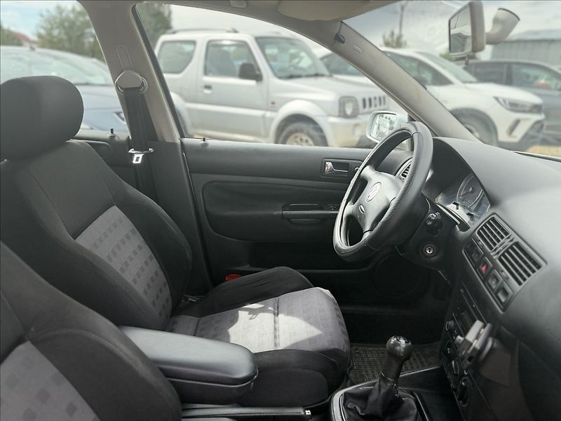 Volkswagen Golf 1,9 TDI 74kW - fotka 23 z 24