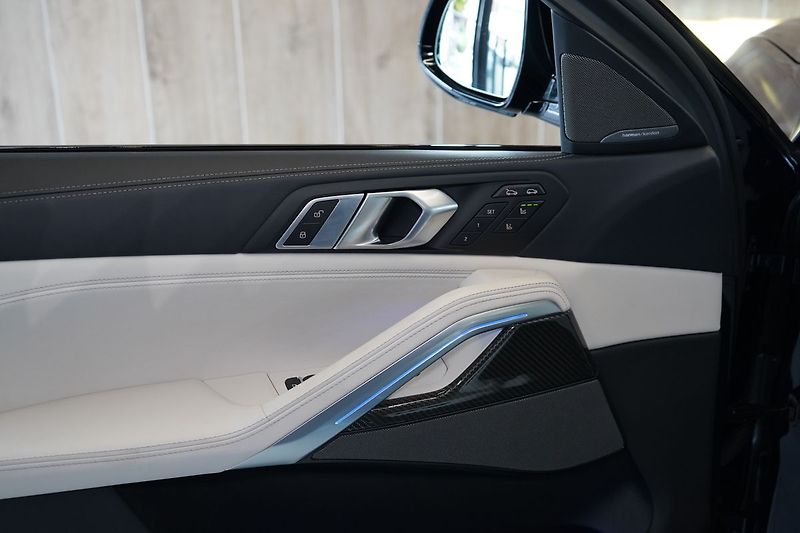 BMW X6 30d xDrive, Vzudch, Masáž - fotka 23 z 47