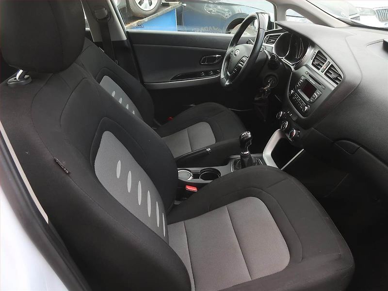 Kia Ceed (2013) 1.4 CRDi, Serv.kniha, Tempomat - fotka 9 z 13