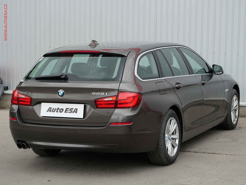 BMW Řada 5 (2012) 2.0i, AT, tempo, park.asist - fotka 4 z 22