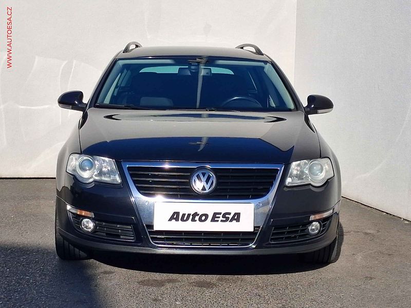 Volkswagen Passat (2009) 2.0 TDi, Sport, navi, Webasto - fotka 2 z 21