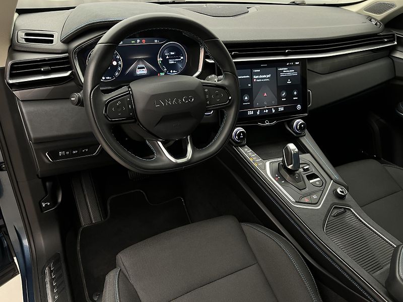 Lynk & Co 01 PHEV AUT - fotka 4 z 50