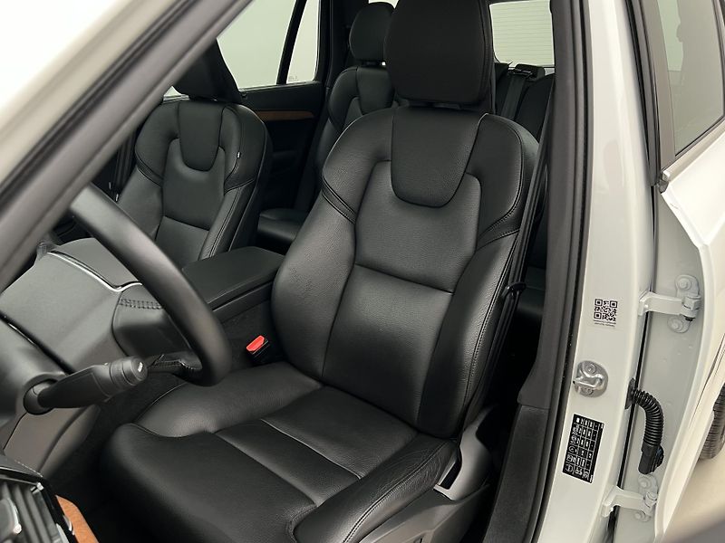 Volvo XC90 T8 AWD INSCRIPTION 7 MÍST AUT - fotka 19 z 49