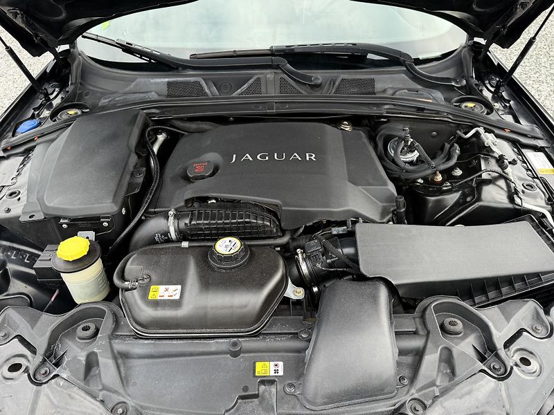 Jaguar XF 3,0 V6 Diesel Lux Automat - fotka 6 z 40