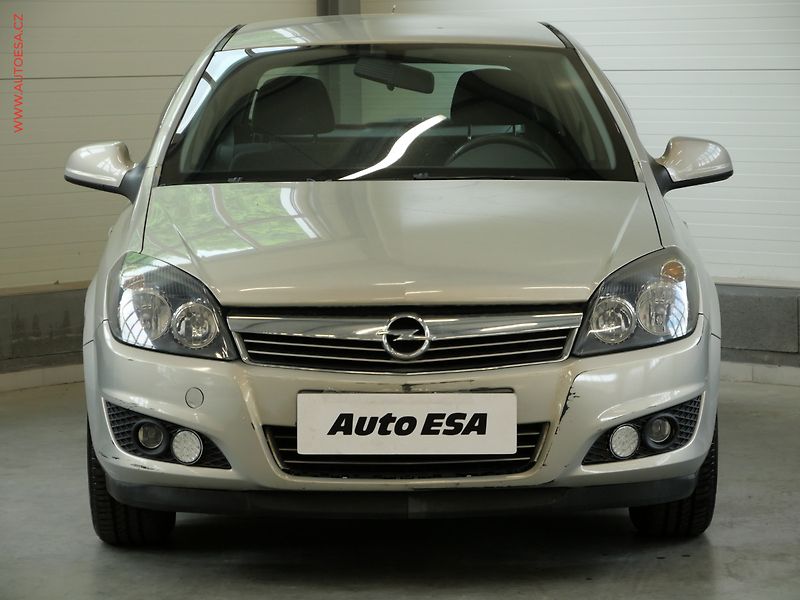 Opel Astra (2011) 1.4 16V, 1.maj,ČR, Klima - fotka 2 z 19