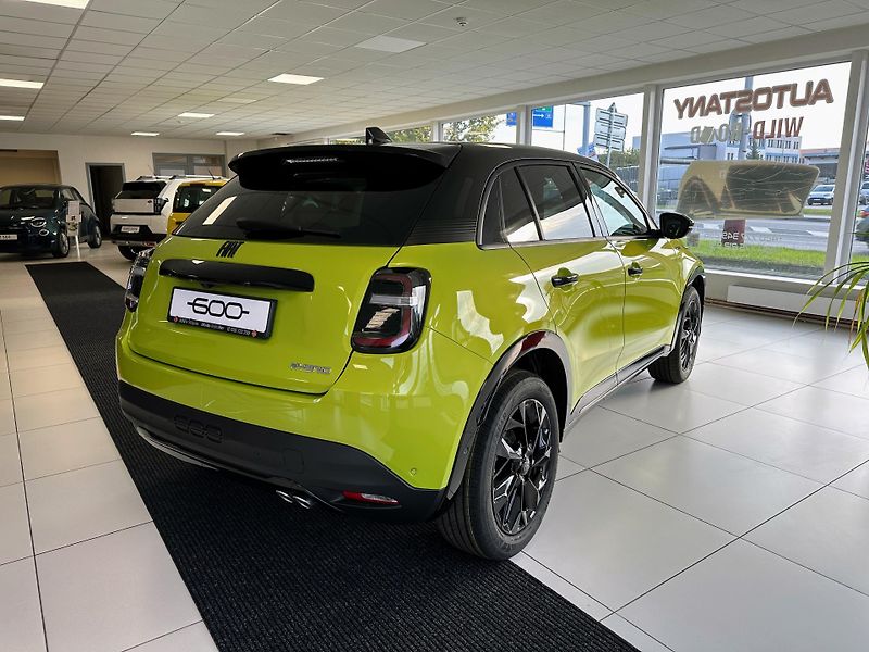 Fiat 600 (2026) Sport 1,2 Turbo Hybrid 145k AT - fotka 7 z 25