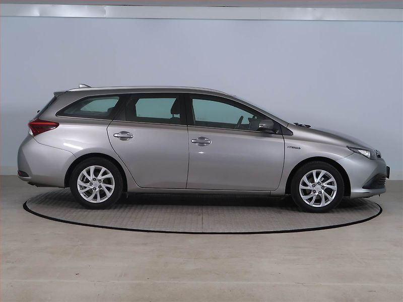 Toyota Auris (2016) Hybrid, Automat, Tempomat - fotka 6 z 21