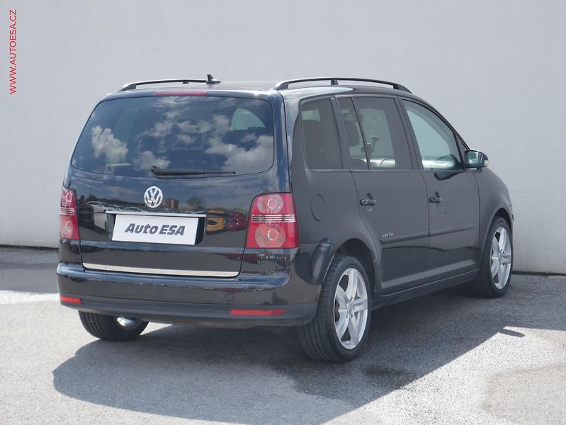 Volkswagen Touran (2008) 1.4 TSi, Xenon, AC - fotka 4 z 21