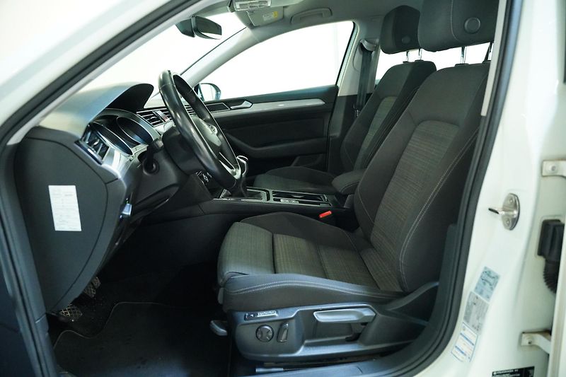 Volkswagen Passat - fotka 11 z 25