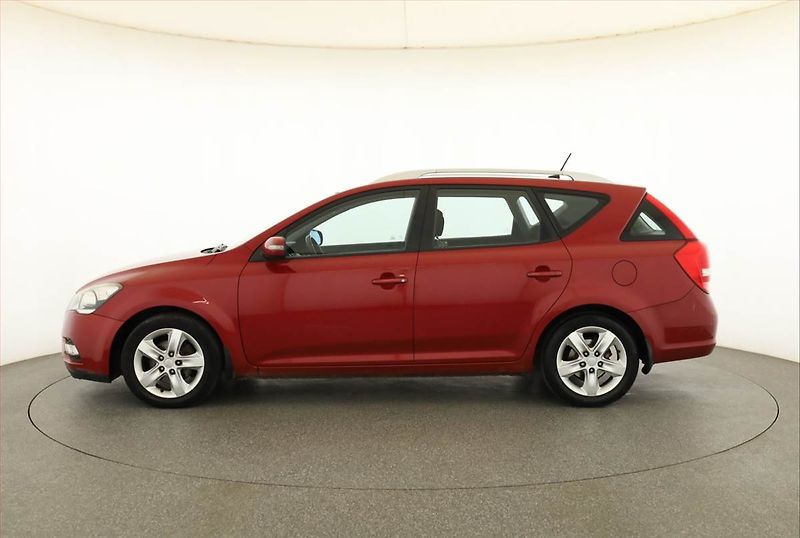 Kia Ceed (2011) 1.6 CRDi, Serv.kniha - fotka 3 z 15
