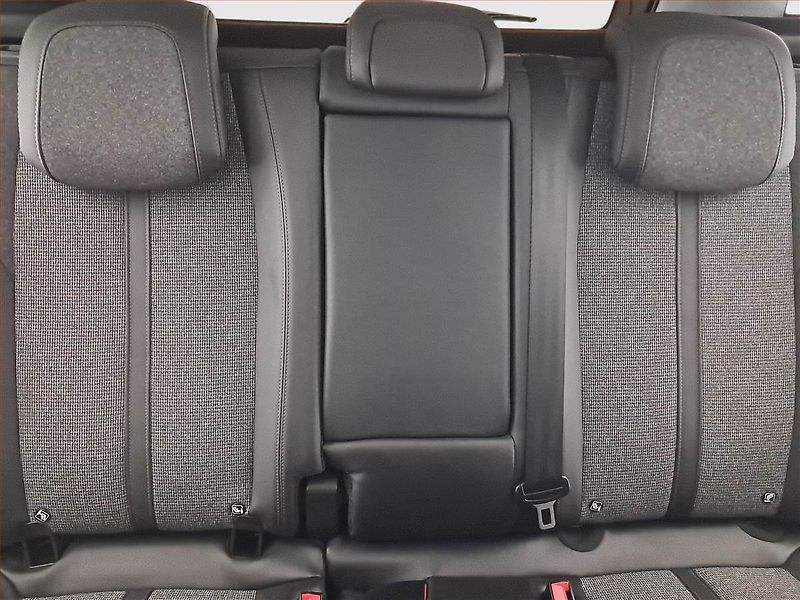 Peugeot 3008 (2018) 1.2 PureTech, Serv.kniha, Kůže - fotka 10 z 17