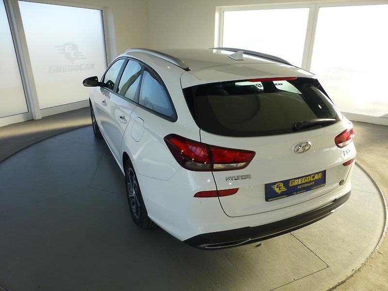 Hyundai i30 (2021) 1,6CRDI*ALU*AC**PARK.S**KAMERA - fotka 8 z 23