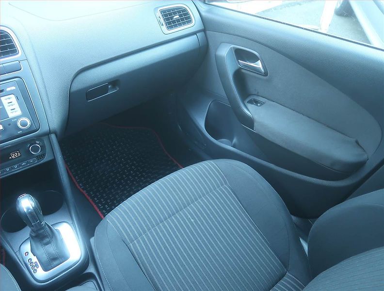 Volkswagen Polo (2011) Comfortline 1.2 TSI, Automat - fotka 8 z 14