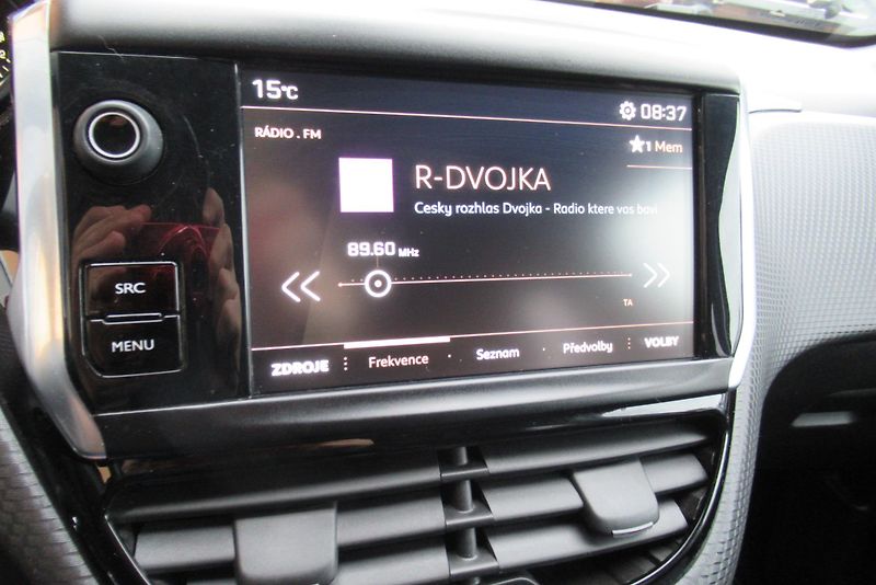 Peugeot 2008 1.2 PureTech AUT. KLIMA - fotka 13 z 25