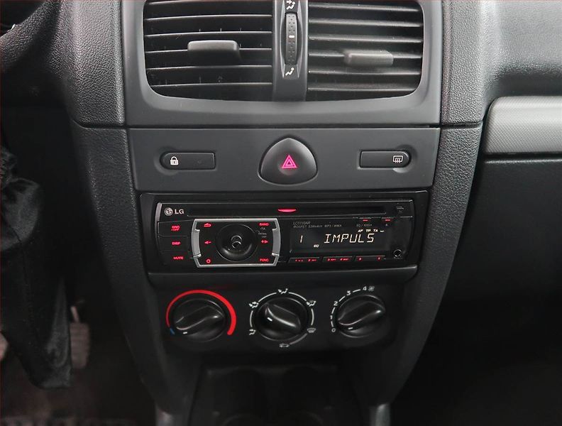 Renault Clio (2009) 1.2, po STK, zamluveno - fotka 12 z 14