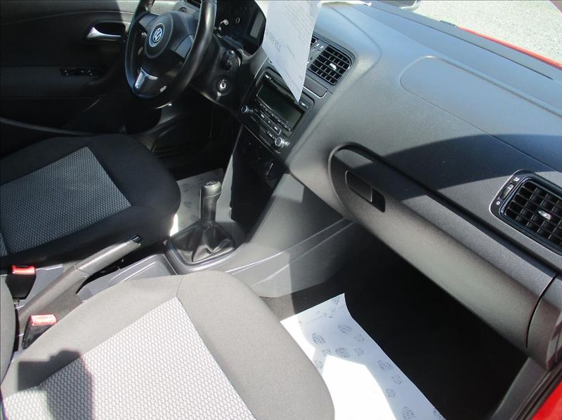 Volkswagen Polo 1,2 TSi, klima, serv. kniha, - fotka 9 z 37