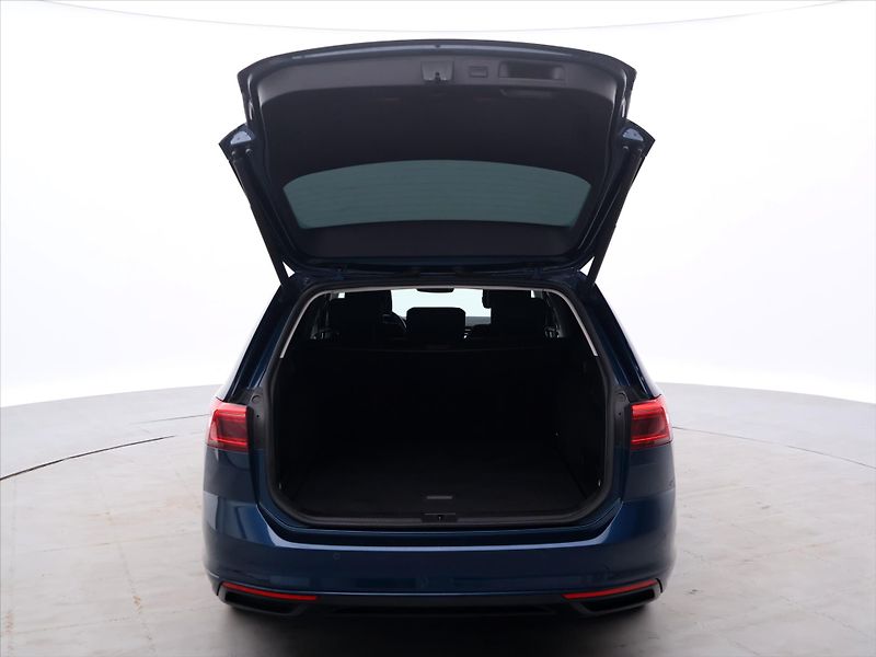 Volkswagen Passat 1,5 TSI 110kW Business - fotka 9 z 34