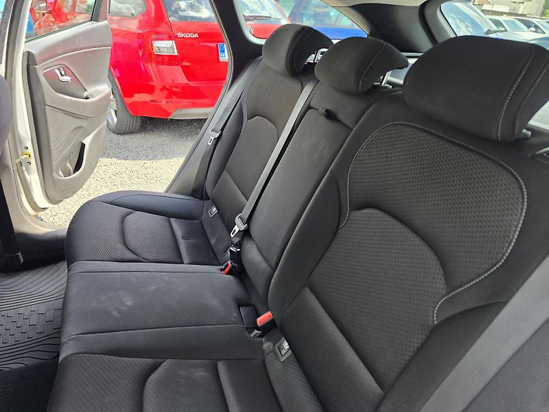 Hyundai i30 1.4i  - fotka 9 z 20