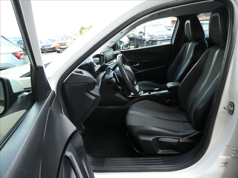 Peugeot 2008 1,2 PureTech 96kW AT8, ALLURE - fotka 22 z 49