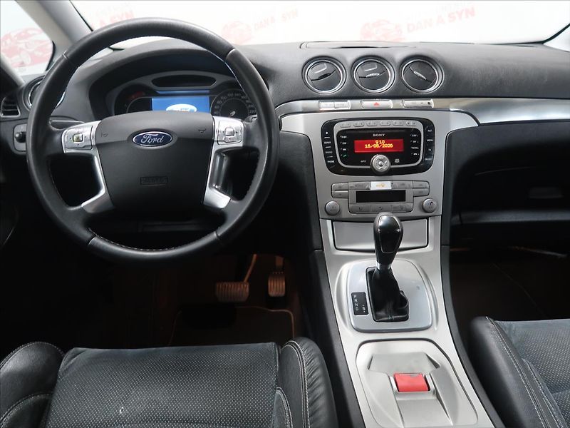 Ford S-MAX 2,0 TDCi 96KW AT Titanium - fotka 27 z 31