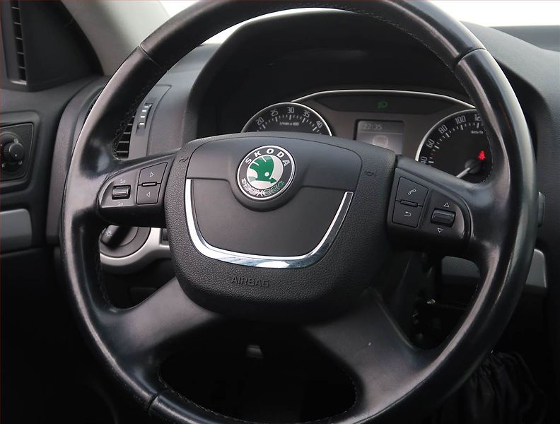 Škoda Octavia (2012) Elegance 2.0 TDI, Tempomat - fotka 18 z 19