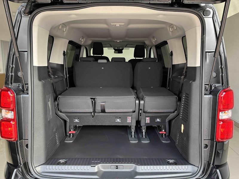 Peugeot Traveller (2025) ActiveStandard 2.0 180K 8 míst - fotka 42 z 45