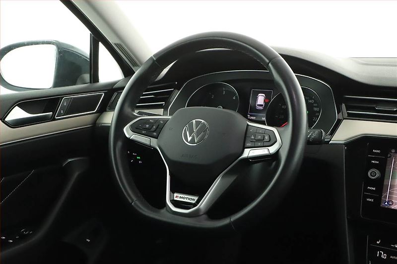 Volkswagen Passat (2021) Elegance 2.0 TDI - fotka 15 z 18